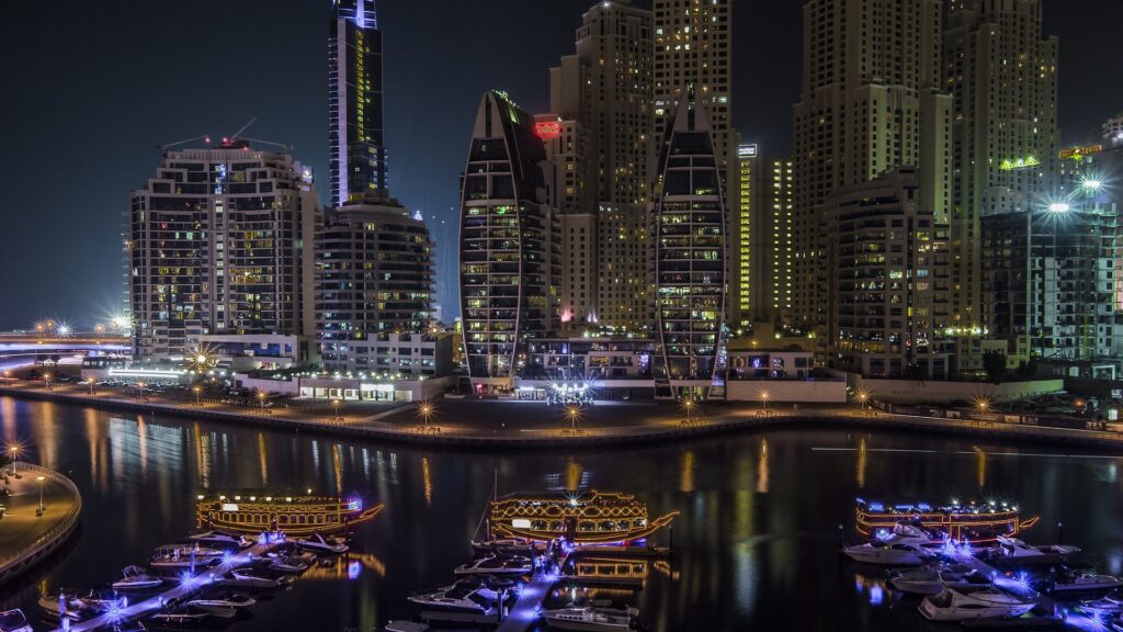 https://pixabay.com/photos/dubai-marina-arab-united-emirates-1514540/