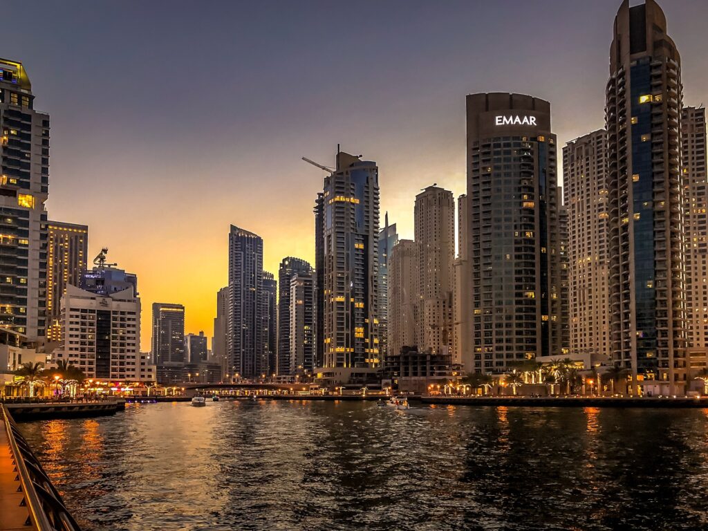 https://pixabay.com/photos/dubai-cove-water-architecture-port-3773311/